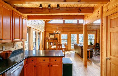 Unique Mountain Cabin Retreat with Hot Tub and View - Foto 17