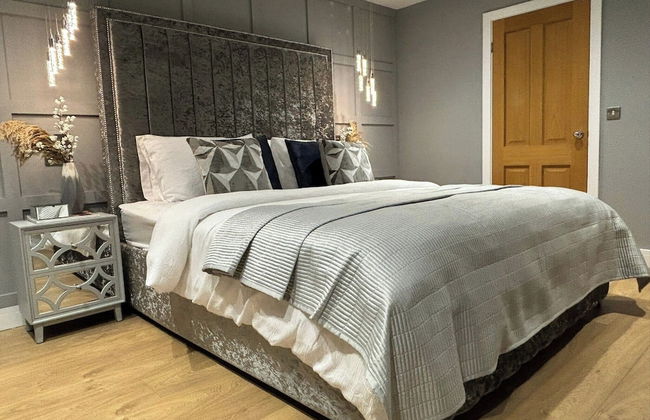 Sheffield-apartment-sleeps4-parking-hottub - Photo 3