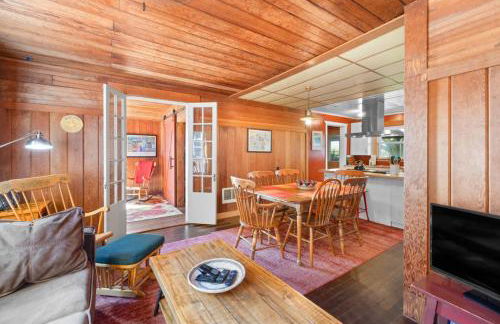 Historic Oceanside Cabin with Peek-a-boo views dog friendly - Foto 18