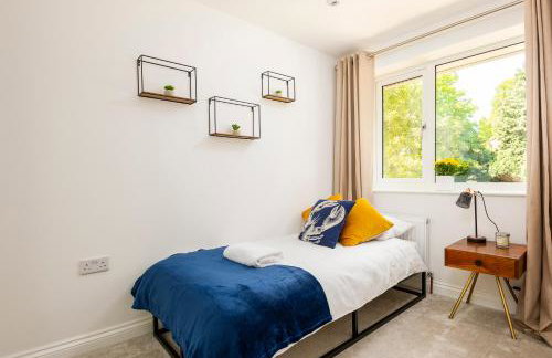 2 bed house close to Town Centre - Photo 5