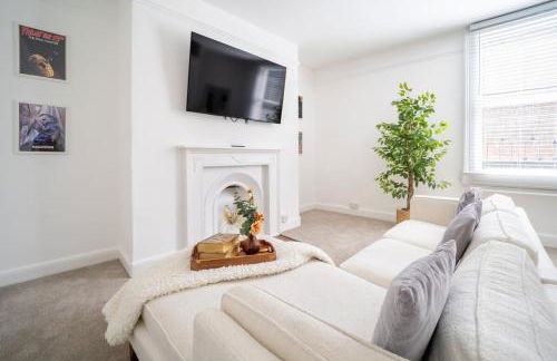 Larkhall Retreat- Village Centre, Parking, 4K TVs, 10mins To City Centre - Photo 18