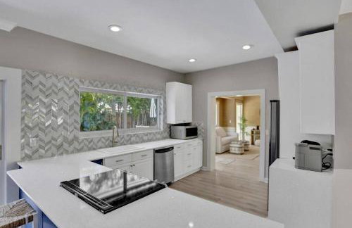 Brand New! Heated Pool, Golf Cart, Next to Beach - Foto 13