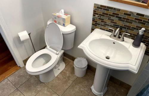 Tufts 3-Bed 2-Office Home with Laundry - Foto 23