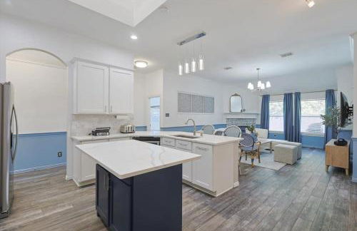 The Blue Holly - Bright & Spacious with a Pool - Foto 13
