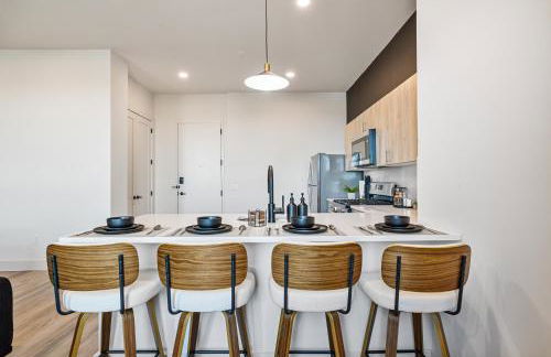 2BR, King Bd, Free Prkn, Gym, NYC View, 8min Train - Foto 24