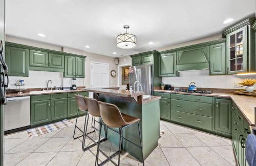 3BR Cozy Family Home with HotTub & Spacious Backyard - Foto 40