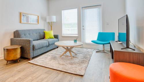 Grand Two Bedroom Two Bathroom Apartment with Balcony - Foto 2