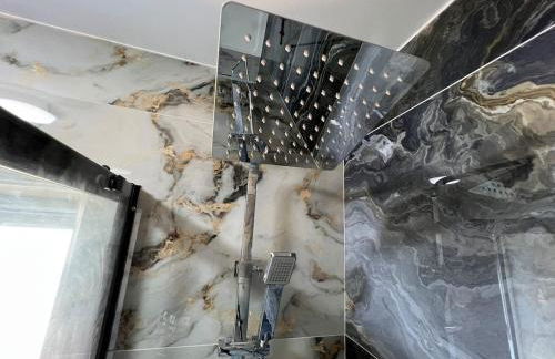 Perfect Contractor house-3 free parking space-EV charging-Secure-Quiet-Modern - Foto 13