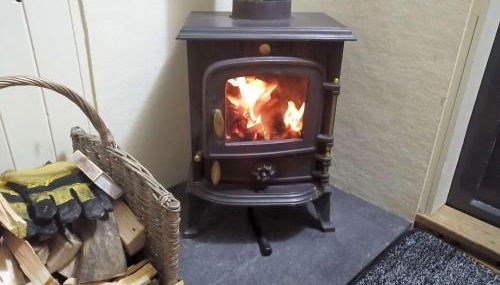 Snug & Secluded Lakeside Shepherds Hut 'Carp' - Foto 3