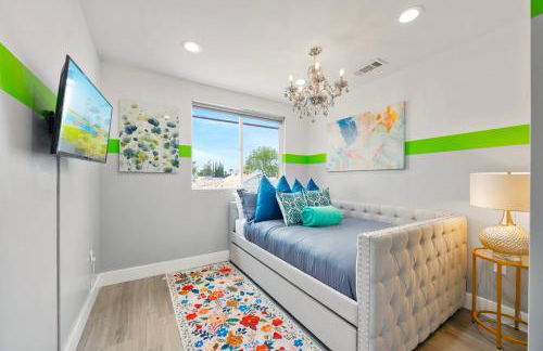 C- Vibrant and Glam NoHo Pad near U-Studios and H-Sign - Foto 29