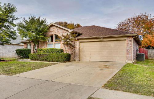 Family Getaway with Fenced Yard in Haltom City! - Foto 30