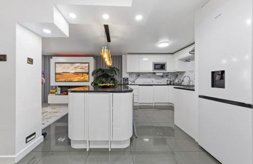 New Modern Hybrid 4 Bedrooms 7 Bed apartment 12 guest capacity - Foto 22