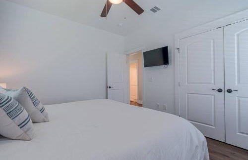 Stunning beach house just a short walk to beach - Foto 29