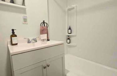 Jungle House Columbus Downtown Free Parking Sleeps 6 - Steps to Convention Center & Nationwide Arena - 1BR Short North Luxury Home - Over 5,800 Five Star Stays - Foto 31