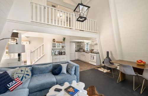 Scout's Lakehouse Retreat by Colby & Conrad - Foto 12