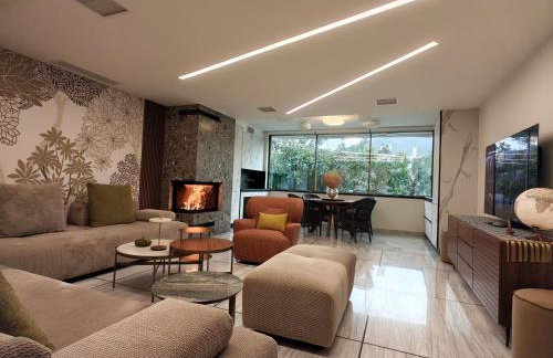 Sandy's Superior Suite - Photo 11