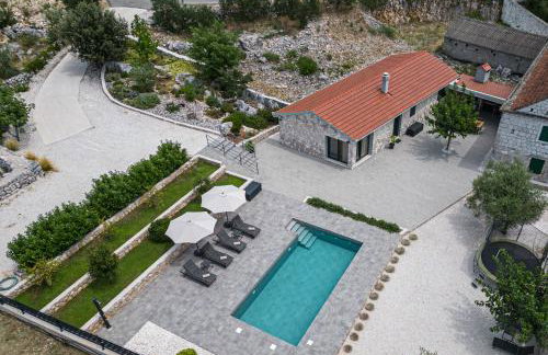 Villa Bosilen with private pool, near Trogir, Split airport, quiet area, family villa - Photo 5