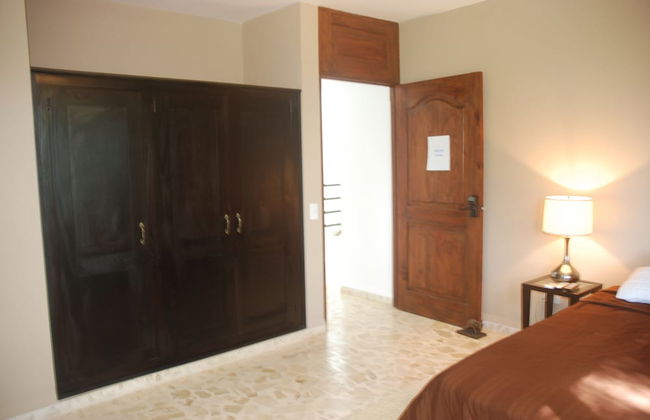 E&J Boutique Residences - Photo 3