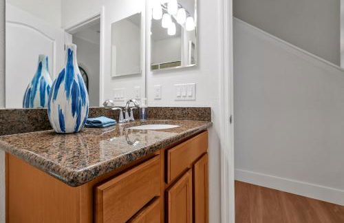 Trendy Retreat - Great Location - Fully Loaded - Foto 37