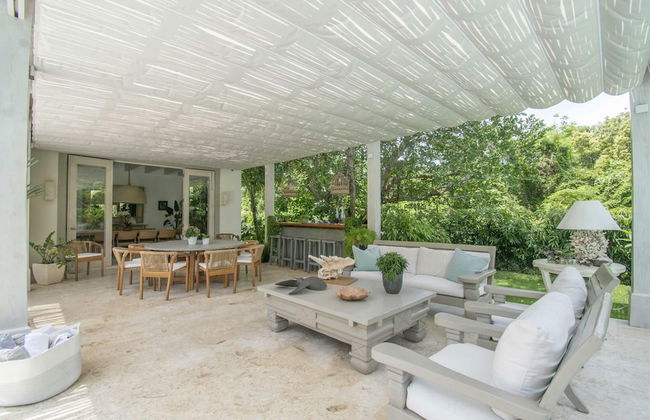 Stylish Fully-staffed Villa Near Beach and Lagoons in Exclusive Golf Resort - Photo 13