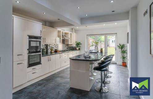 Spacious and Comfy 5 Bed, 2 Bath House with POOL TABLE, near HS2, Solihull, NEC - Foto 11