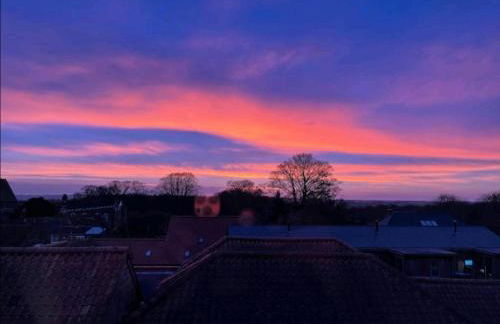 Sunset View, 2 bedrooms in the heart of Holt with parking - Foto 2