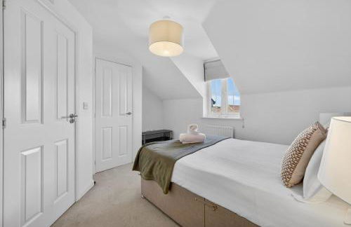 Spacious 4BR Newport Home - Ideal for Families & Groups - Foto 44