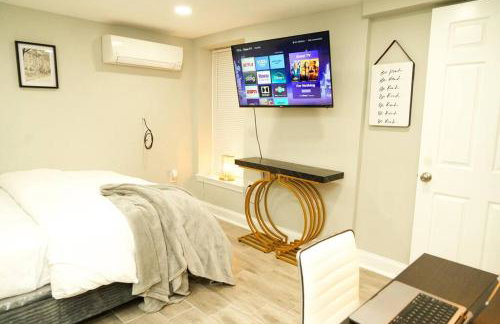 Modern 1BR Unit with Free Parking Walk to Metro - Foto 18