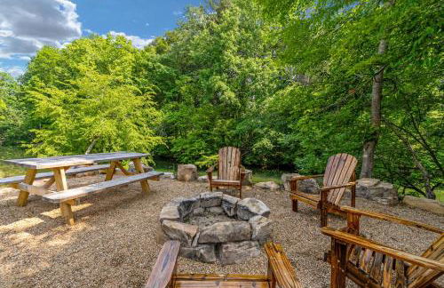 New Riverfront Home with Mtn Views - Foto 34