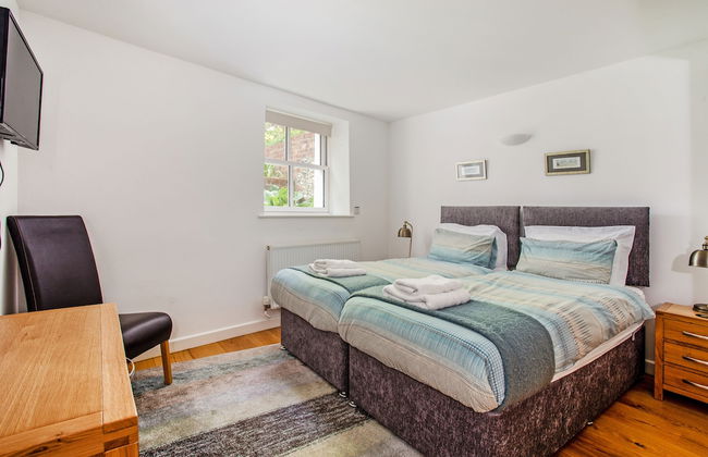 Peaceful Elevated Residential Area - Walk to City - Foto 5