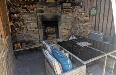 Cozy Cottage Close to Haworth Sleeps 2 With Garden - Photo 31