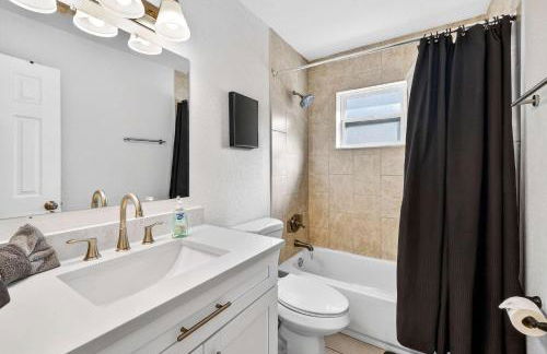 Family Putting Green Oasis BBQ Cornhole Heated Pool - Foto 21