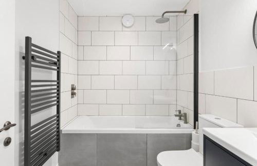 Stunning 4 Bedroom Abode in Zone 1 - Balcony - Sleeps 9 - Foto 22