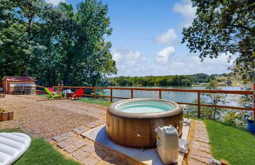 Hot Tub and Fire Pit Lakeside Getaway, Dogs Welcome - Foto 1