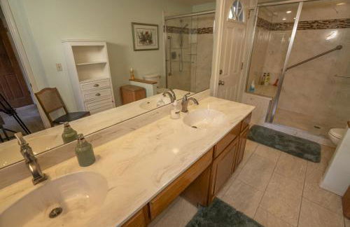 3BR Flagstaff Escape with Deck and Pine Views - Foto 21