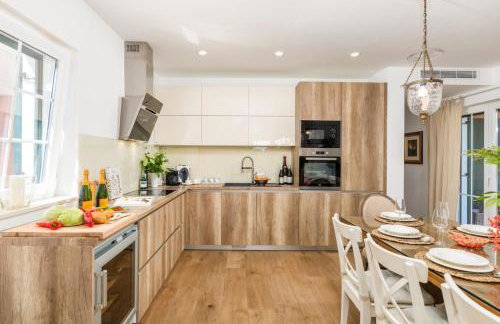 Villa Village by Villsy - with heated pool, spa, private tennis court, golf court, basketball court and playroom - Photo 30