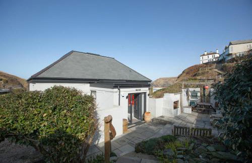 UPPER BEACH HOUSE - Photo 3