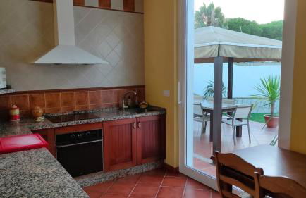 Villa con piscina junto a la playa - Foto 10