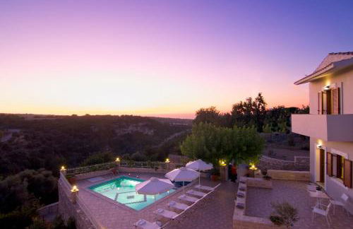 Antigoni Villa, Spacious Nature Retreat with Pool, By ThinkVilla - Foto 14