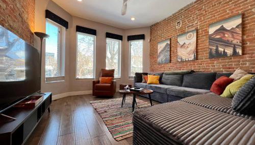 UPTOWN CASTLE - CITY VIEWS - THEATER & CONVENTION DISTRICT! - Foto 5