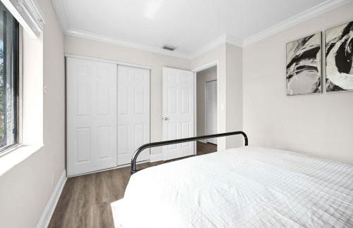 Serene Poolside Getaway Lake Access Parking - Foto 5