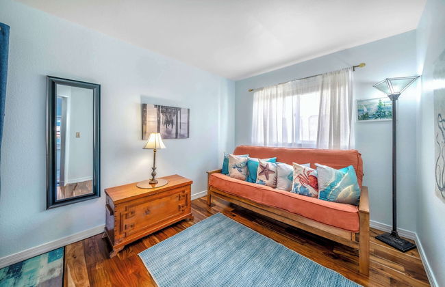 Succulents & Seashells Coastal Paradise by Beach - Foto 12