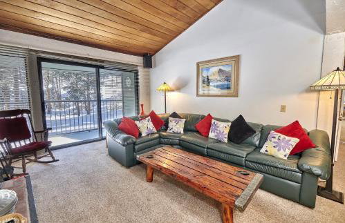 St Anton Wooded View 2-Bedroom Condos with Ski Lockers - Foto 19