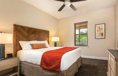 Enjoy the scenery of Lake Marble Falls in 2BD resort condo with family - Photo 18