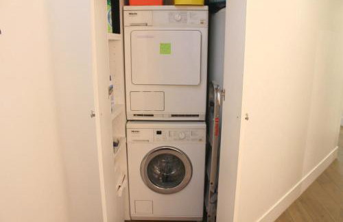 Two Bedroom Luxury Apartment - Balcony with View of Notre Dame - Photo 30