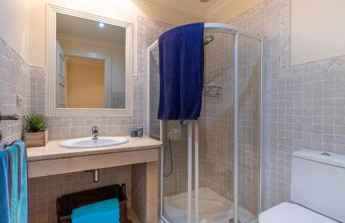 BELLA GADEA - Photo 4