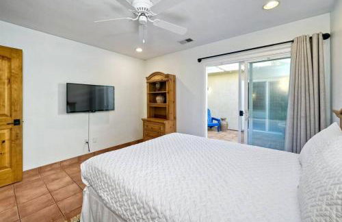 Great Group Retreat! Hacienda Decor, Spacious Floor Plan, Private Backyard - Foto 7