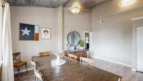 Lovely home on 2+ acres with views, firepit & outdoor kitchen - wedding perfect - Photo 5