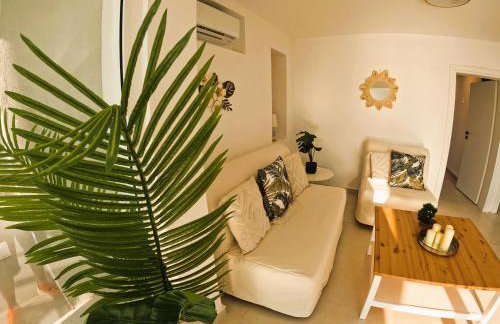 Stylish Rooftop Retreat with Hot Tub with Loutraki Beach - Foto 34