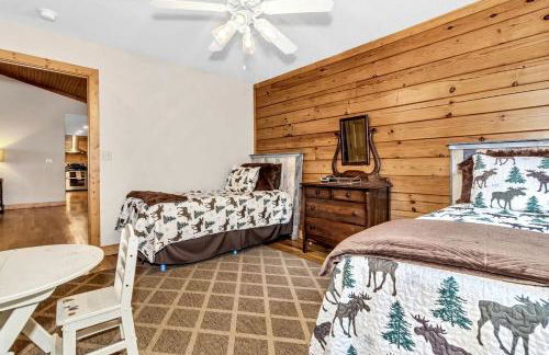 Cozy Mountain Cabin with Long-Range Views near Waterfall Park in Old Fort, NC - Foto 33